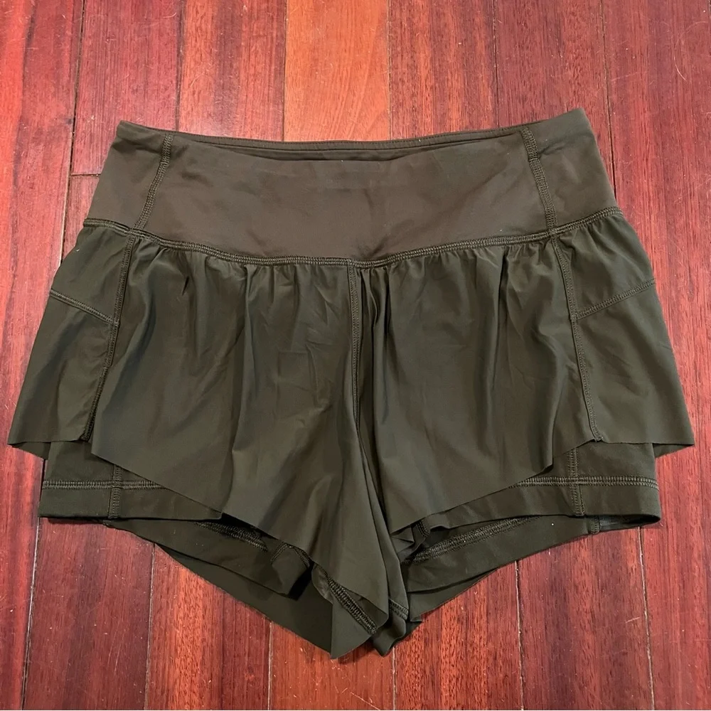 Lululemon shorts green size 6 - Picture 1 of 4